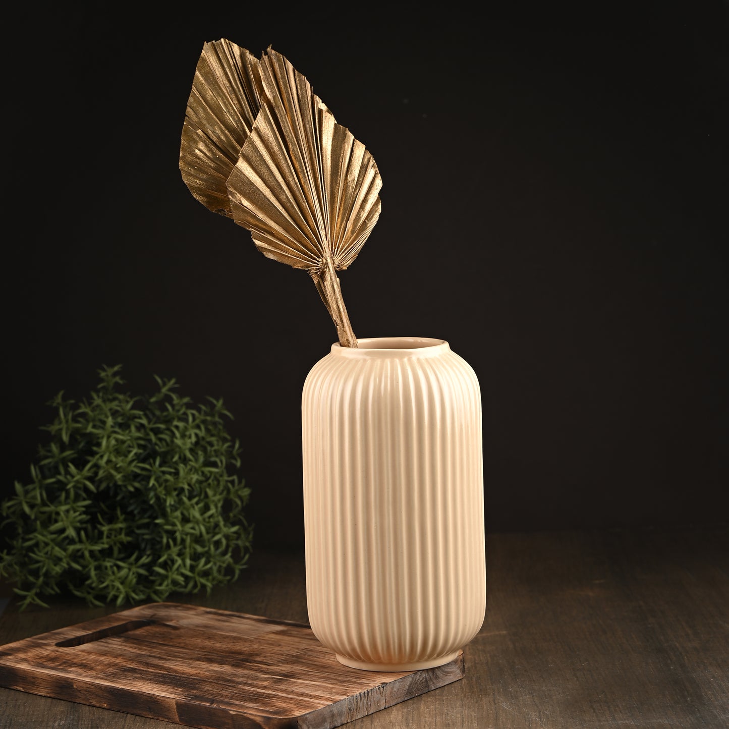 Ribbed Charm Vase